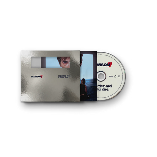 CD dans son fourreau argent, le disque dépasse
